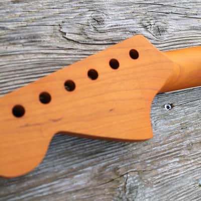 Jaguar neck, roasted maple image 6