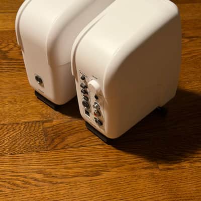 iLoud Speaker Set With Cables & Accessories White image 4