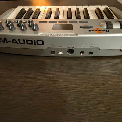 M-Audio Oxygen 8 V2 25-Key MIDI Controller Keyboard - Silver image 3