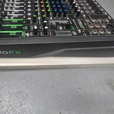Mackie ProFX12v3 12-Channel Effects Mixer 2020 - Present - Dark Gray image 2