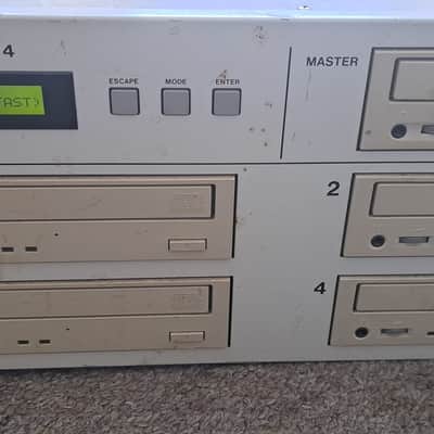 cd duplicator TASCAM CD-D1x4 CD Duplicator not tested. image 1