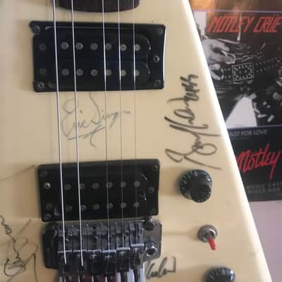 Kramer V 1980’s  White signed by kiss image 3