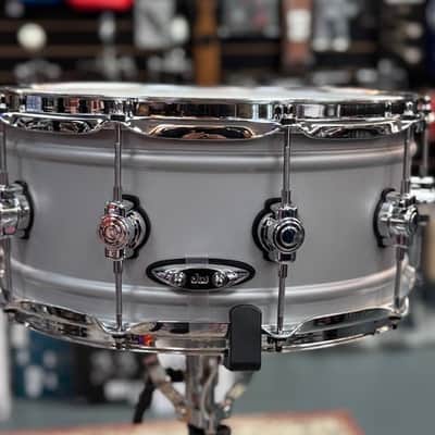 DW DDSD6514MACR 14X6.5 DESIGN THIN ALUMINUM SNARE DRUM MATTE FINISH - FLOOR DEMO image 3