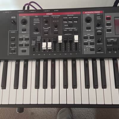 Immagine Roland V-Stage 76 Digital Stage Piano 2025 - Present - Black - 2