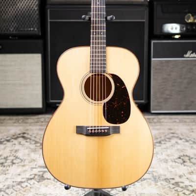 Martin 000-18 Modern Deluxe Acoustic Guitar with Hardshell Case image 4