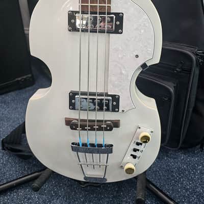 Hofner Hi Series B Bass Guitar w/ Soft Case image 2