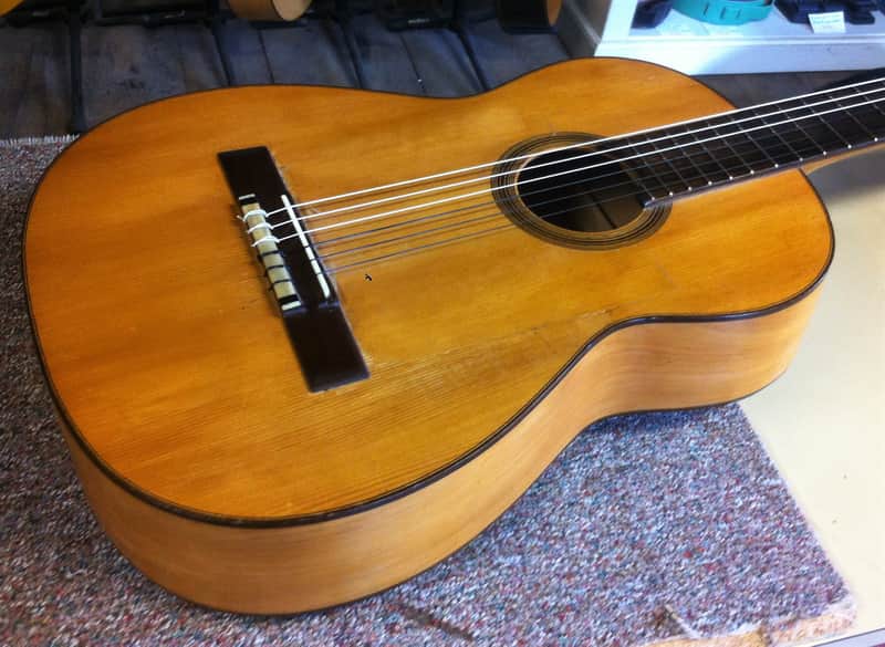 Belle guitare du luthier Ricardo Sanchis Nacher vers 1930/40 tête à chevilles 1,01 kg! image 1