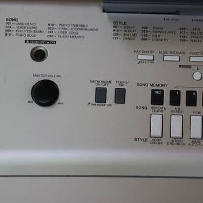 Yamaha ypg-235 keyboard - Silver image 4