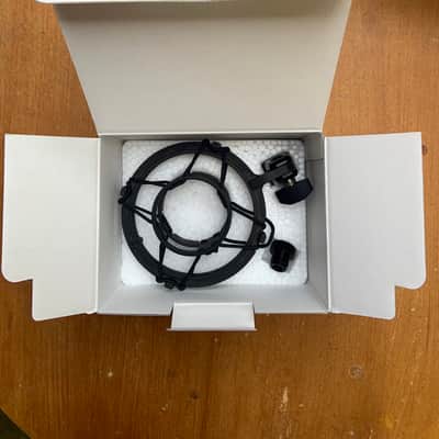 Audio-Technica At4033a Large Diaphragm Mic with Suspension Mount image 4