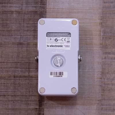 TC Electronic PolyTune Poly-Chromatic Tuner - White Gloss image 5