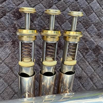 Gently Used Getzen Eterna Flugelhorn and Trumpet Combo with mouthpieces and case image 7