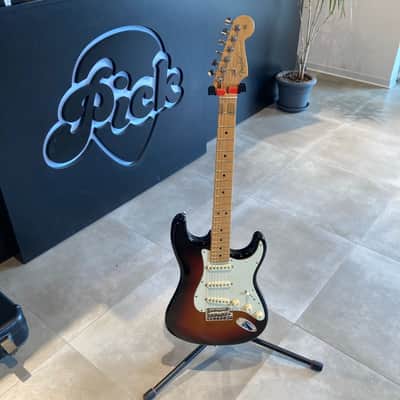 Fender American Professional Stratocaster with Maple Fretboard 2017 - 2019 - 3-Color Sunburst image 1