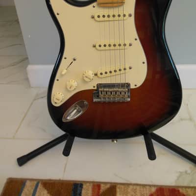 Fender American Standard Stratocaster, Left handed - 3-color Sunburst, Maple Fingerboard 2014 image 2