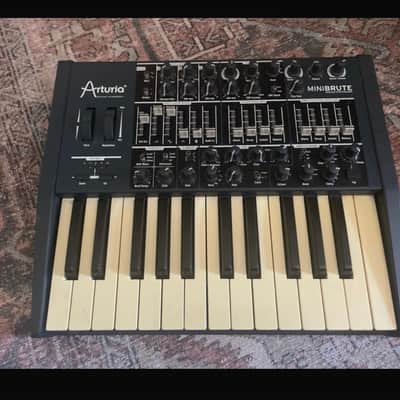 Arturia MiniBrute 25-Key Synthesizer 2012 - 2018 - Black image 1