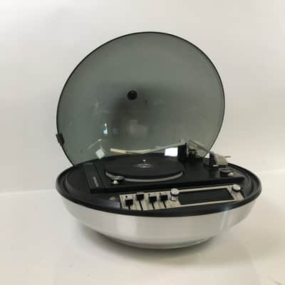 Vintage 1970 Electrohome Record Player & Radio - Model 862 image 3