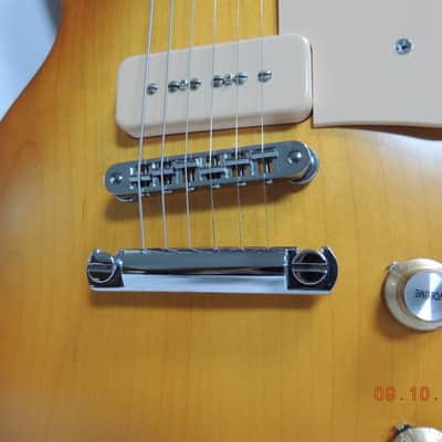 2011 Gibson 60's Tribute Les Paul Studio Electric Guitar (P90 Pick ups) w/ gig bag. Honeyburst image 15