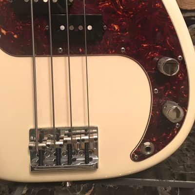 Fender American Standard Precision Bass 2009 Olympic White w/ Rosewood  MINT-Upgraded ATA Case image 8