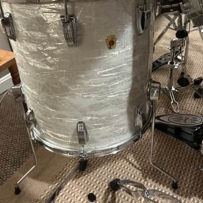 Ludwig No. 983-1 Hollywood Outfit 8x12 / 9x13 / 16x16 / 14x22" Drum Set with Keystone Badges 1967 - 1968 - Oyster Black Pearl Bild 7