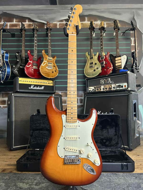 Fender American Deluxe Stratocaster Ash 2011 - 2016 | Reverb Canada