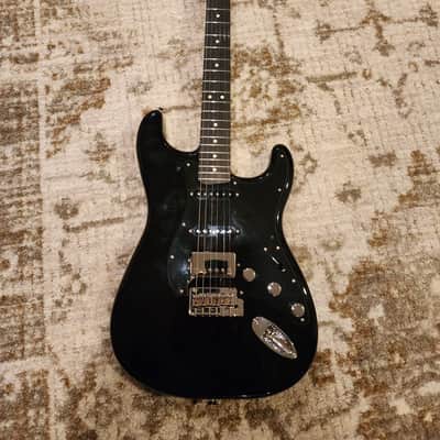 Fender Stratocaster HSS ebony fingerboard limited edition electric guitar black 2022 - Black image 3
