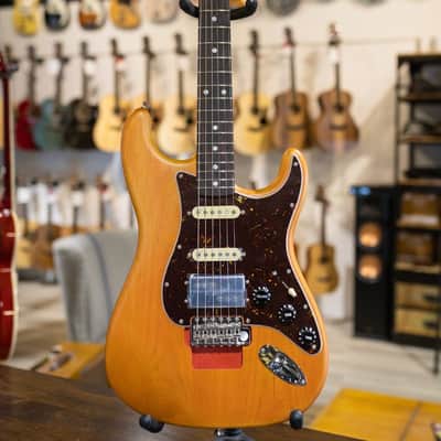 Fender Michael Landau Coma Stratocaster - Coma Red with Vintage-Style Navy Blue Hardshell Case - Demo image 2