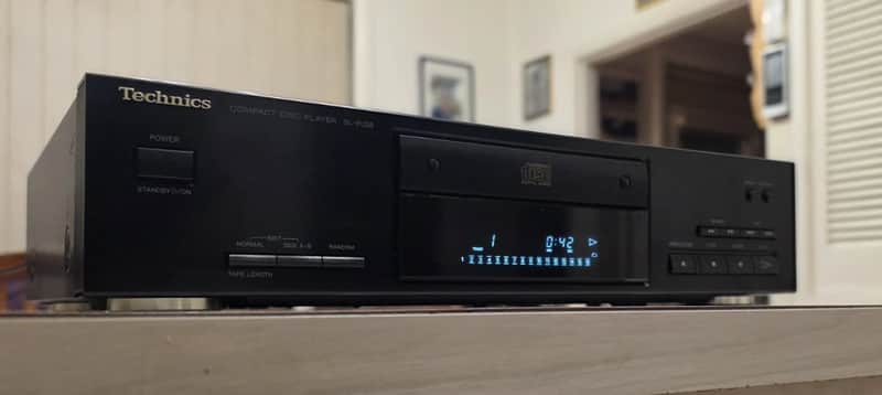 VINTAGE TECHNICS SINGLE DISC CD PLAYER/MADE IN JAPAN