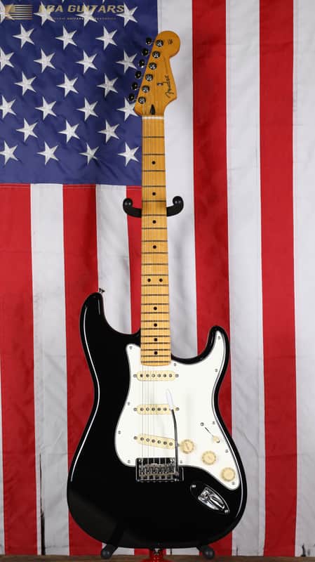 Fender Player II Stratocaster - Black with White Pickguard
