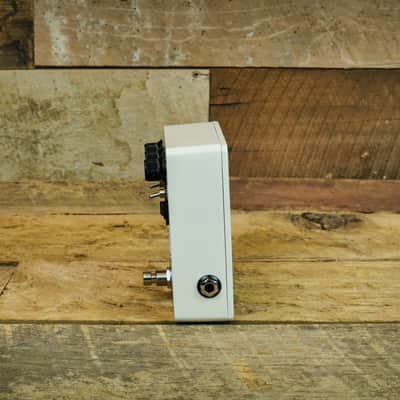 Walrus Audio EB-10 Preamp/EQ/Boost Pedal 2020 - Cream image 3