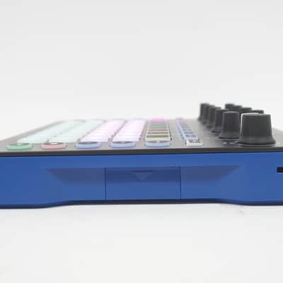 Novation Circuit Groovebox 2 Synth Tracks + 4 Drum Tracks Built-in Speaker w/ 100-240V PSU image 6