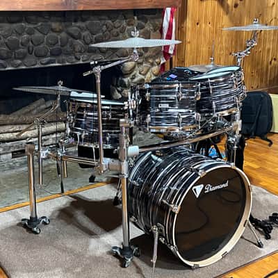 Diamond electric drums with magnet, track, drum symbols, and a Roland rack system with cables Diamond, electric drums and magnet track drum Cymbals and Roland 2022 - Oyster finish for the drums silver for the Cymbals silver for the drum rack image 3