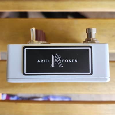 Hudson Electronics Broadcast-AP Ariel Posen Signature 2021 - White image 4