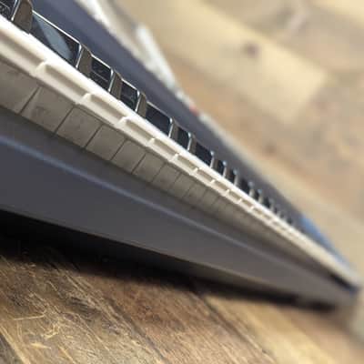 Korg Pa800 61 key professional arranger keyboard image 4