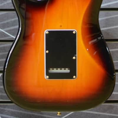 Fender Stevie Ray Vaughan Stratocaster - 3-Colour Sunburst - Incl Vintage-Style Tweed Case image 7