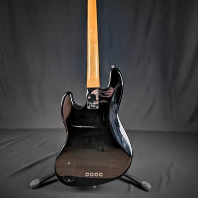 Fender American Deluxe Jazz Bass with Maple Fretboard 2011 Black image 3