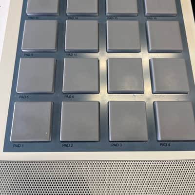 Akai MPC Live II Standalone Sampler / Sequencer Retro Edition 2020 - Present - Grey image 3
