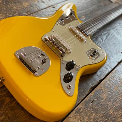 Fender Japan Limited Edition Jaguar FSR Graffiti Yellow, Alder Body Rosewood Board MIJ image 4