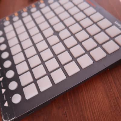 Novation Launchpad Mini MKII Pad Controller 2015 - 2019 - Black image 3