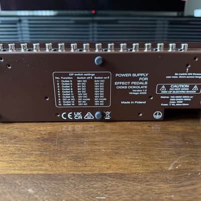 CIOKS Ciokolate 100-800mA 16-Outlet 4-24v Power Supply 2010s - Black image 4