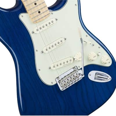 fender deluxe stratocaster sapphire blue transparent image 3