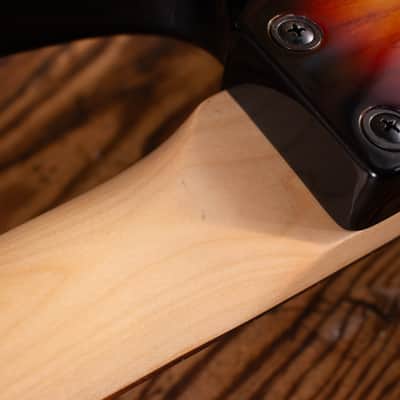 Lakland Skyline 4460, Rosewood, Sunburst B Stock image 6