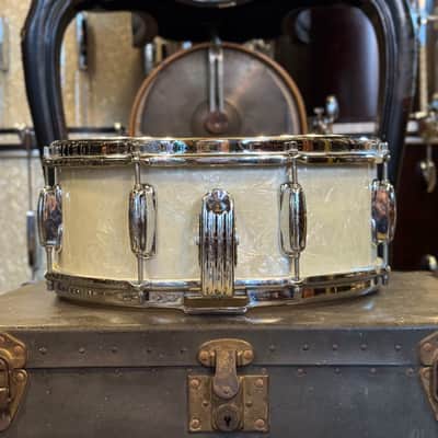 VINTAGE 1960's Slingerland 5.5x14 Radioking Snare Drum in White Marine Pearl image 4