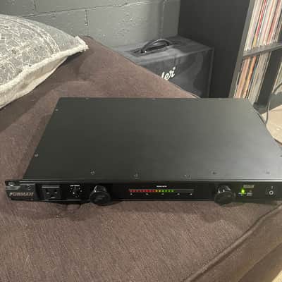 Furman PL-PLUS C Power Conditioner with Voltmeter 2010s - Black image 2