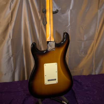 Fender American Deluxe Stratocaster V-Neck with Maple Fretboard 2004 - 2010 - 2-Color Sunburst image 8