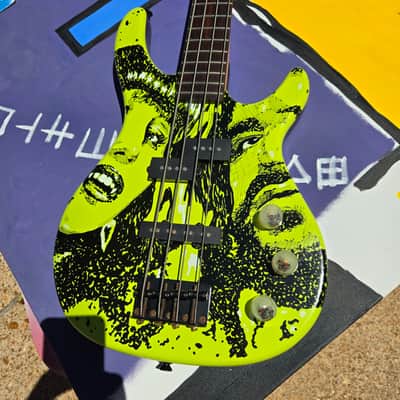 Squier MB-4 Modern Bass 2002 - 2010 - Skull and Crossbones image 4