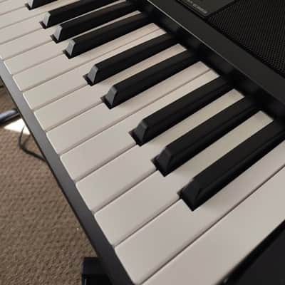 Yamaha PSR-E383 61-Key Portable Keyboard 2024 - Present - Black image 4