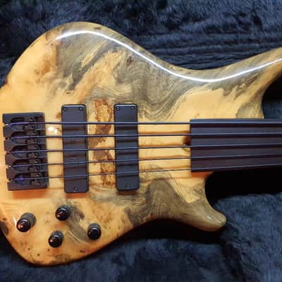 Roscoe SKB 3005 Fretless 5 String Bass Ash Body Buckeye Burl Top NTMB-918F image 3