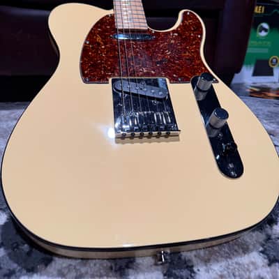 Fender American Deluxe Telecaster with Maple Fretboard 2005 image 3