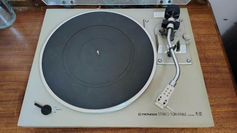 Pioneer PL512 turntable in very good condition - 1970's image 1