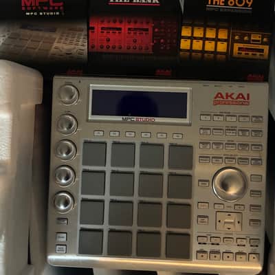 Akai MPC Studio Music Production Controller V1 2012 - 2019 - Grey image 4