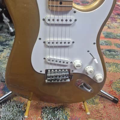 Squier Affinity stratocaster 20th anniversary 2002 - Gold sparkle image 3